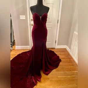 MacDuggal never worn burgundy size 2 dress velvet